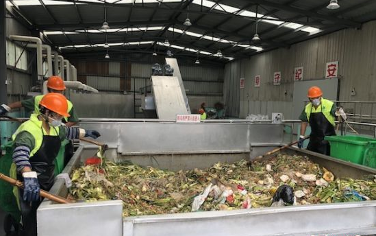 餐廚垃圾處理除臭就選微菌環(huán)境除臭劑，環(huán)境友好！